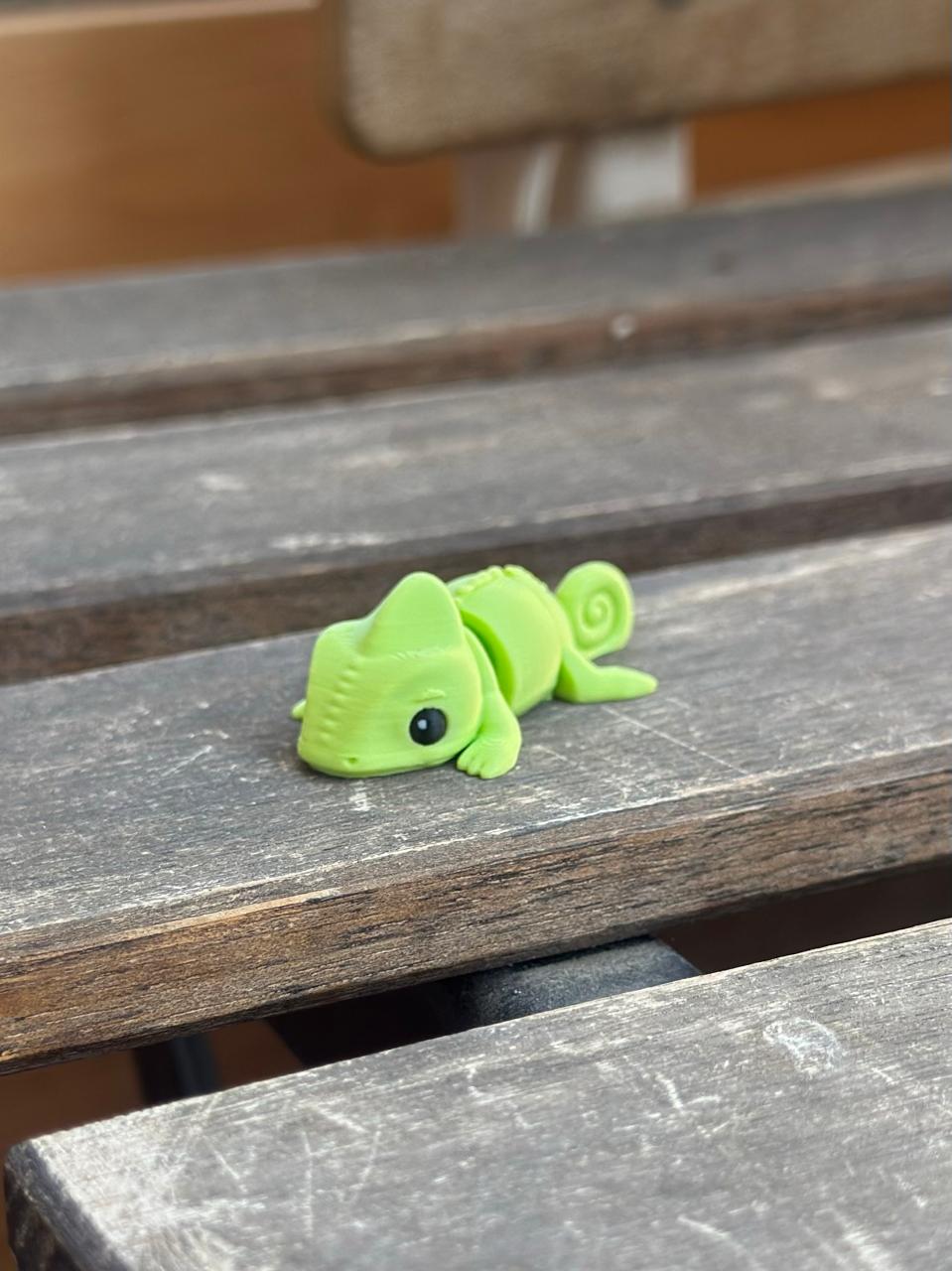 Caméléon articulé vert